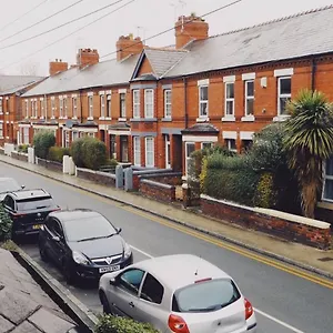 Entire In Hoole, Chester- Walking Distance To Train Station & Centre Holiday home